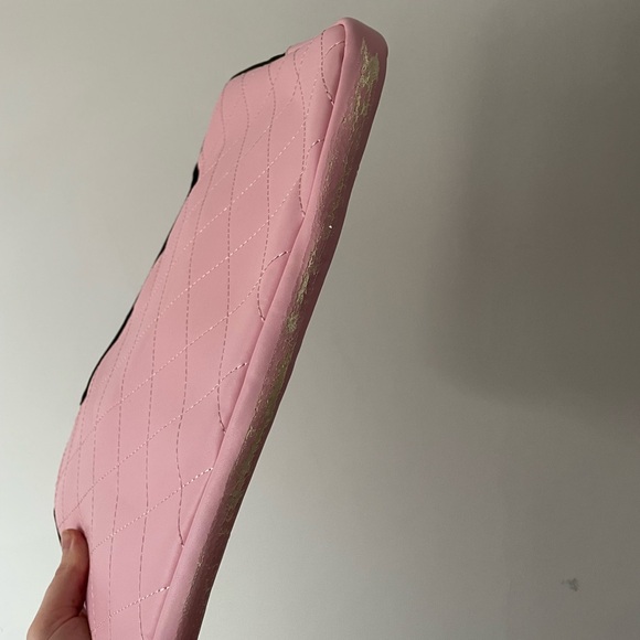 FREE 13 “ lap top case 💖 - Picture 2 of 3